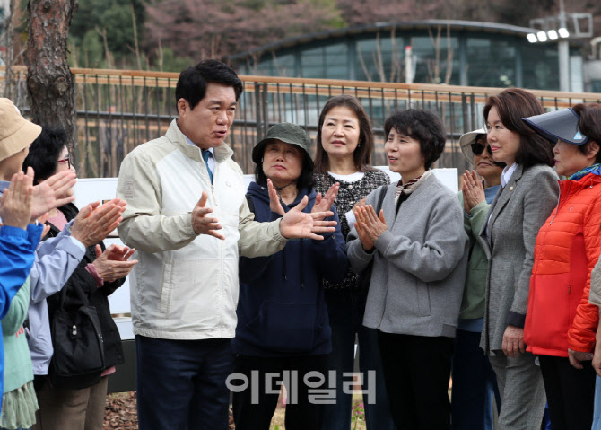 [포토] 박준희 관악구청장, 주민과의 대화