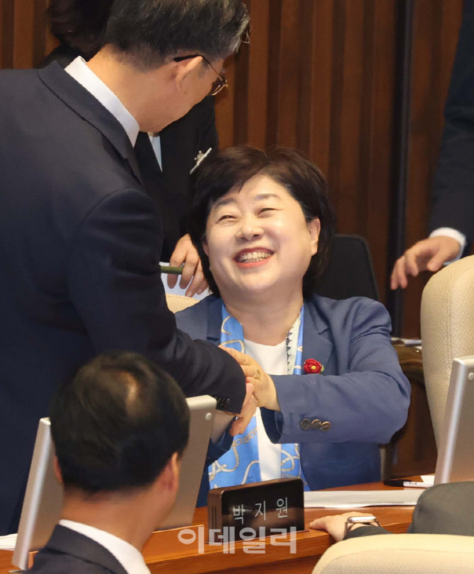 [포토]국회 법사위원장에 서영교 선출