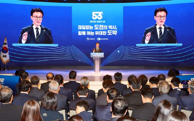 [포토]김민석 총리, 제53회 상공의 날 기념식 축사