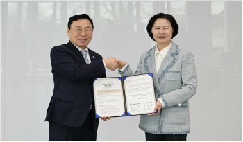 퇴직교원, 교육 현장에 투입…시니어 일자리 새 모델 만든다