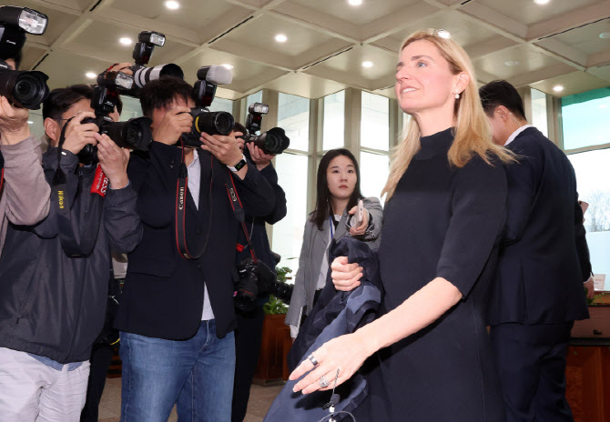[포토]세라 로저스 미국 국무부 공공외교 담당 차관에 쏠린 관심