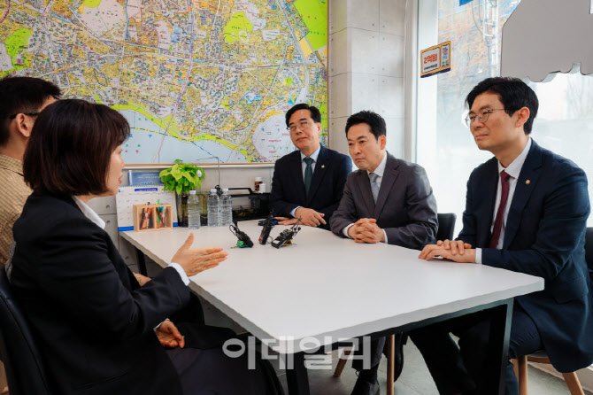 [포토]부동산 중개업소 찾은 장동혁 대표