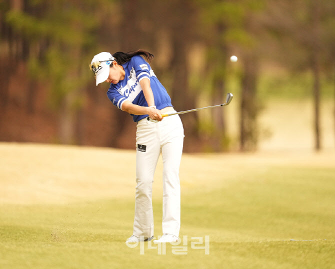 [포토]정수빈,집중력 높은 임팩트
