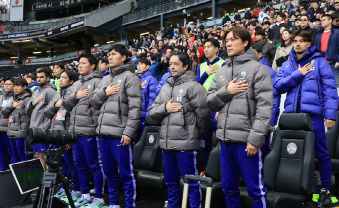 '2연패' 한국, FIFA 랭킹 2계단 하락한 25위... 일본은 18위