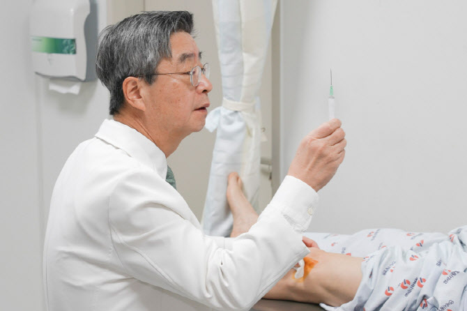 연세사랑병원 SVF 주사치료, 인공관절 늦추는 선택지… 일본 원정 대안으로 주목