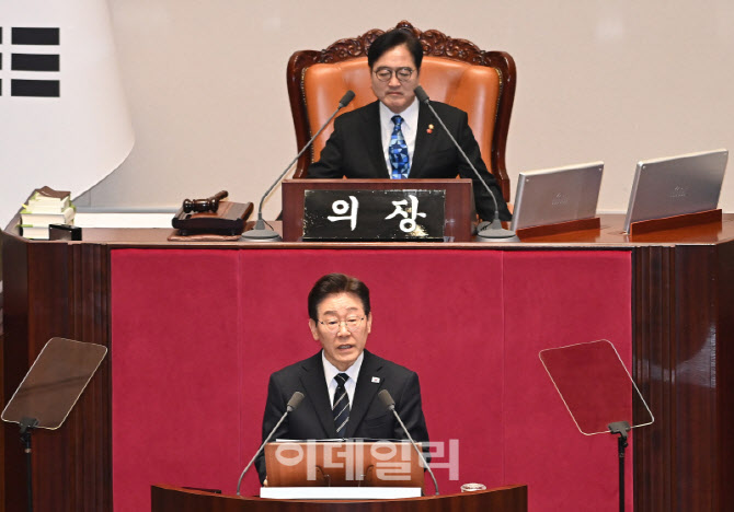 [포토]이재명, '2026년 추경안 시정연설'