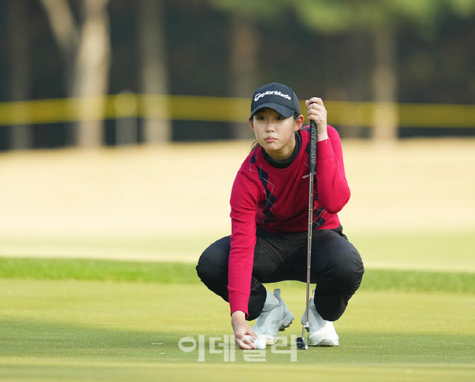 [포토]김서아,핀을 보고 볼을 놓는다