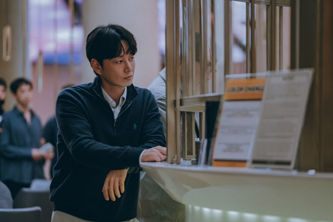 '골드랜드' 이현욱, 박보영과 연인 호흡…금괴 밀수 끌어들인다