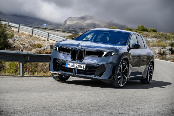 BMW iX3, ‘올해의 차’ 수상…노이어 클라쎄 기술력 입증