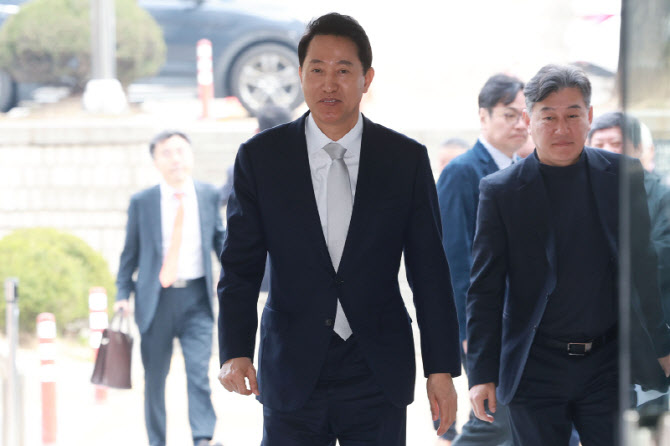 [포토]법정으로 향하는 오세훈 시장