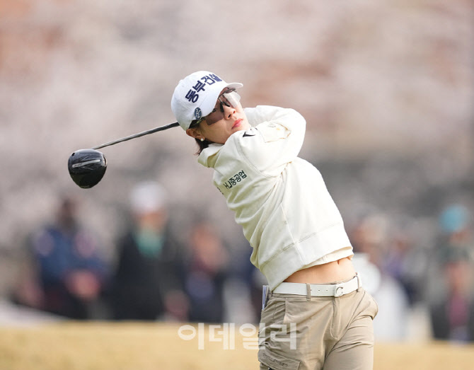 [포토]박주영,강력하게 타수를 줄인다