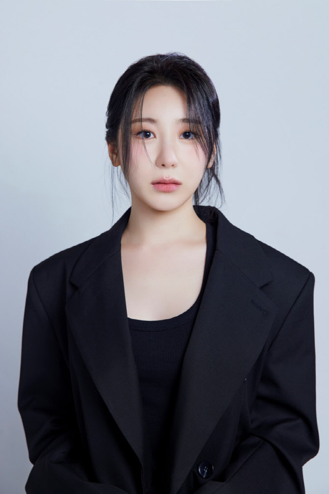아이즈원 출신 이채연, 이달 말 컴백