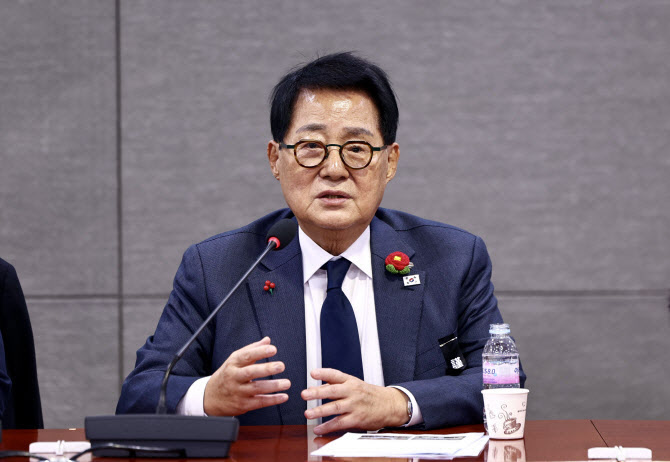 박지원 "李 취임 전 사진 활용 금지, 사무총장 개인의견 정리될 것"