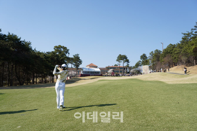 [포토]고지원,우승 향한 마지막 아이언샷