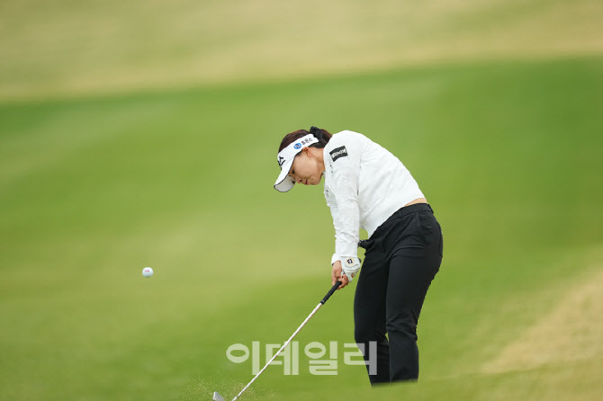 [포토]김지영,경사면 기술적인 어프로치