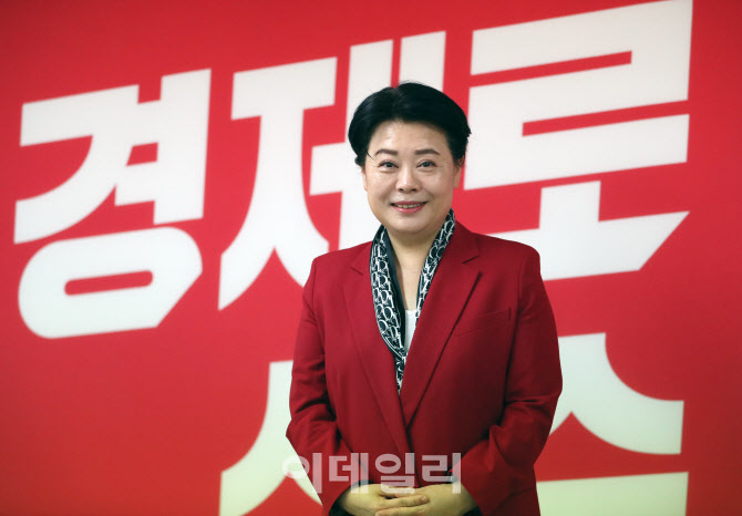 "오세훈, 검증이 두렵나"…윤희숙 "허약한 국힘, 후보들이 뒤집어야"