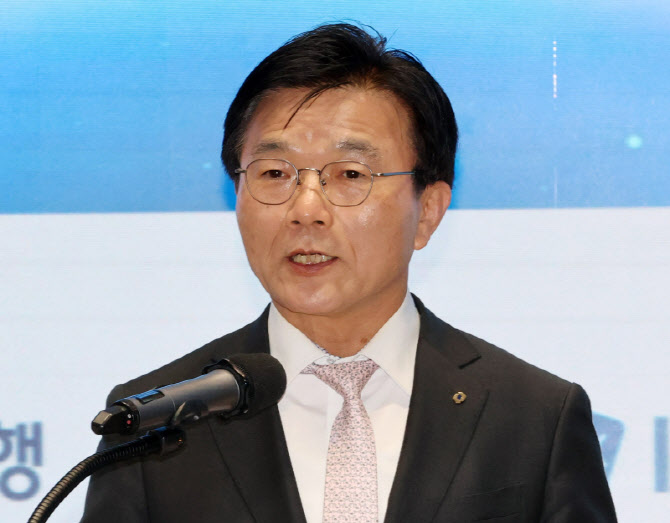 [포토]인사말하는 박상진 한국산업은행 회장