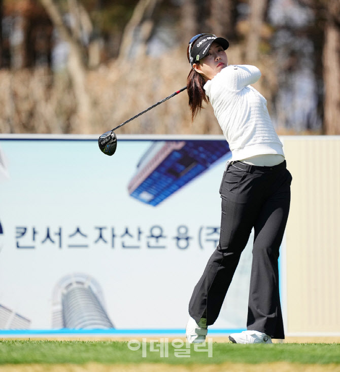[포토]장은수,페어웨이 중앙을 향하여