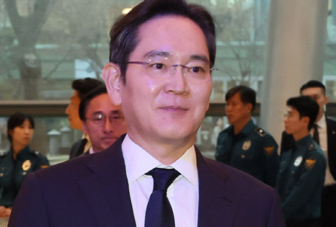 삼성전자, 분기 매출 130조·영업익 50조 시대 열었다(상보)