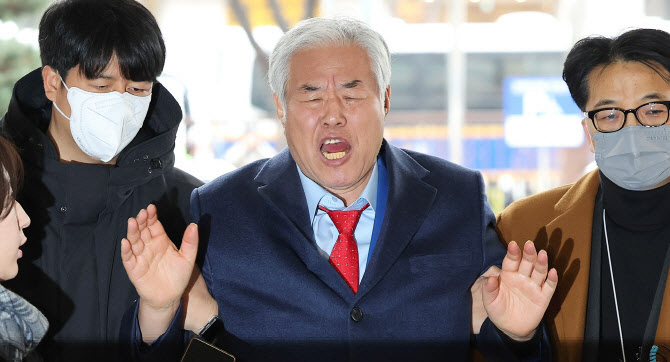 法, '서부지법 난동교사' 전광훈 보석 허가…"건강악화·다툼여지"