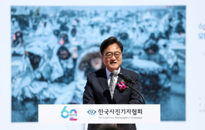 [포토]제62회 한국보도사진전, '축사하는 우원식 국회의장'
