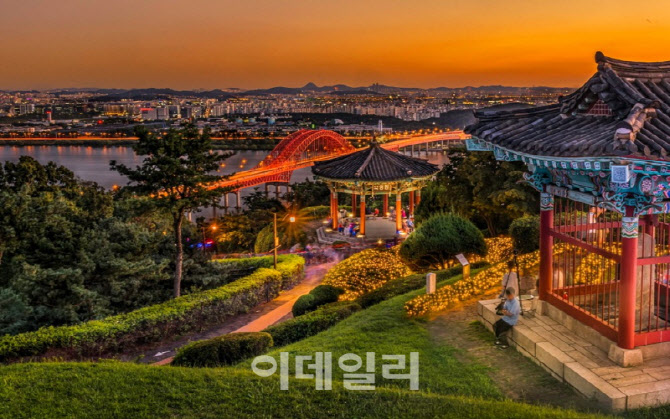 '4월 봄밤의 야경 명소'…고양 행주산성 야간개장
