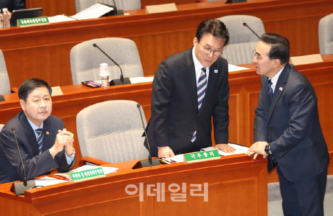 [포토]'대화하는 김민석-박홍근-구윤철'