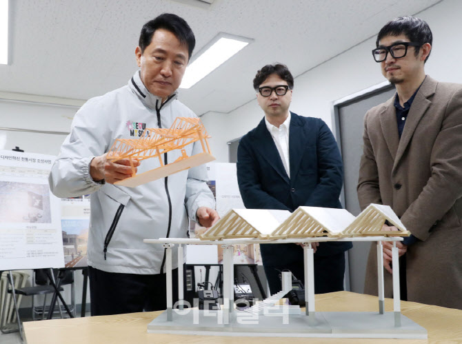 [포토] 오세훈 시장, 신중앙시장 디자인 사업 점검