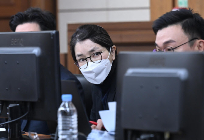 [속보]'주가조작·금품수수' 김건희 항소심 오는 28일 선고