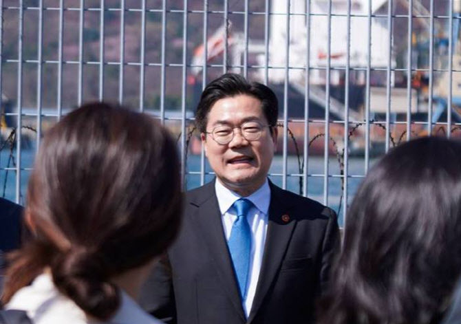 박찬대 "인천 상상플랫폼 활성화할 것…유정복 신뢰 못쌓아"