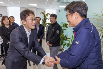 KT 박윤영 대표, 토탈영업 현장 방문…직원 재배치 점검