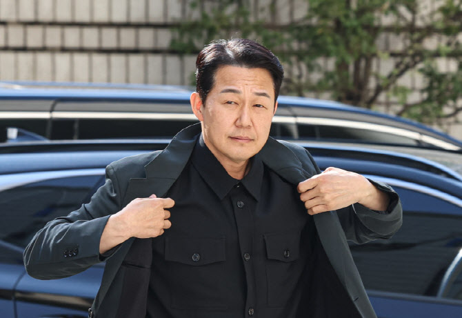 [포토]배우 박성웅, 국회증언감정법 위반 사건 관련 공판 출석