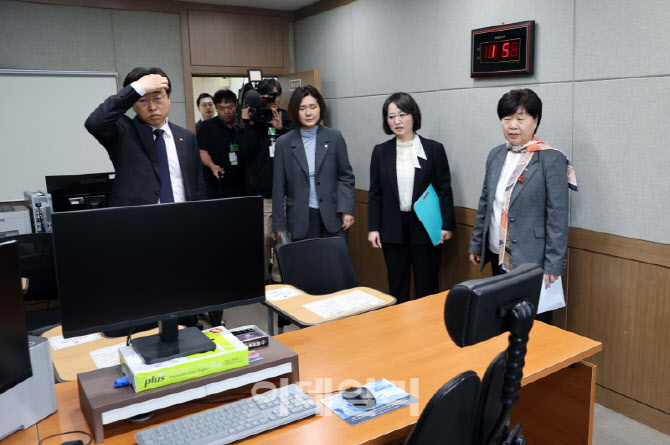 [포토]영상녹화조사실 살펴보는 국조특위포토]영상녹화조사실 살펴보는 조작기소 국조특위