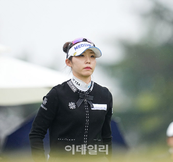 [포토]배소현,차분히 바라보며 시작