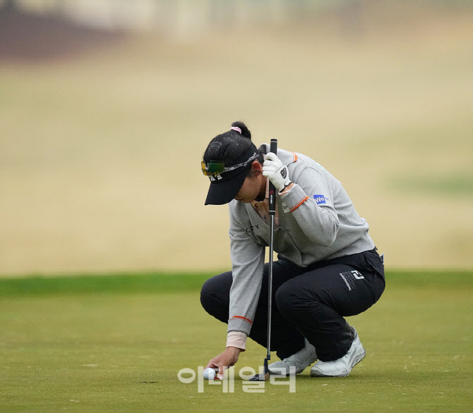 [포토]한지원,신중을 기한다