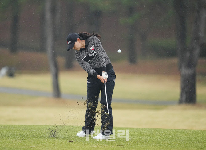 [포토]이지현,빗속의 임팩트