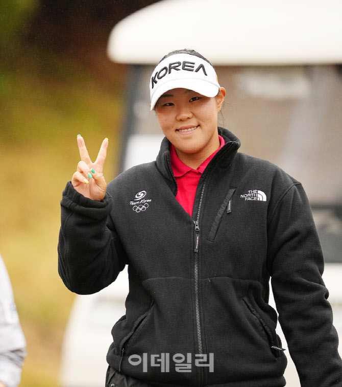 [포토]박서진,우승 향한 브이 미소
