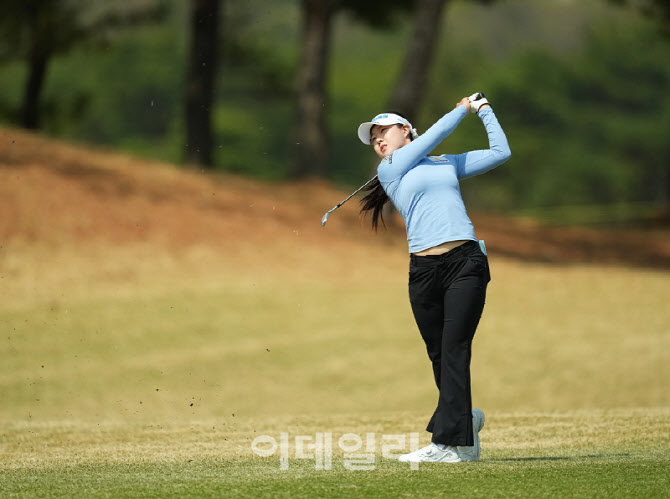[포토]최정원,그린으로 날아가라
