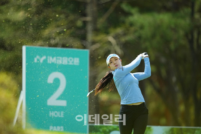 [포토]최정원,버디위해 날린 샷