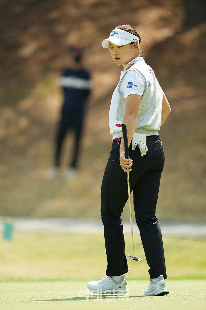 [포토]김민솔,퍼트라인 다시 본다