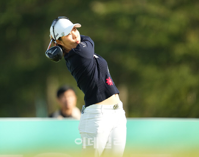 [포토]최민경,무리없는 첫 티샷