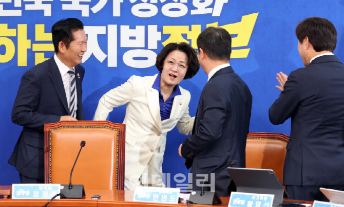 [포토]추미애, '열심히 달리겠습니다'