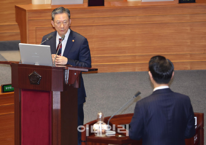 [포토]대정부질문, '답변하는 정성호 장관'