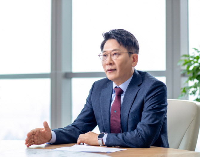 LG엔솔 김동명 "전사 AX로 2028년 생산성 50% 확대"