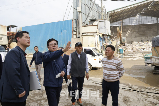 [포토] 방화동 건폐장 방문한 진교훈 강서구청장