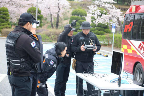 대전 오월드 탈출 늑대 '늑구' 포위망 벗어나