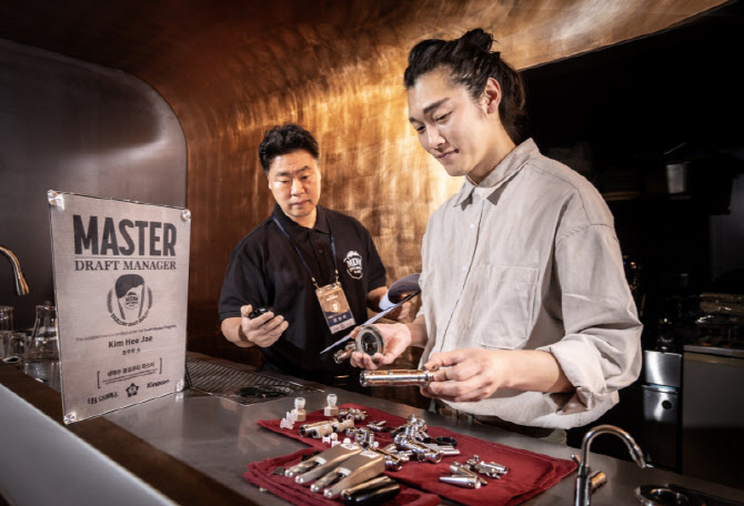 "품질 검증"…오비맥주, 노동부 인증 ‘생맥주 관리사’ 제도 도입