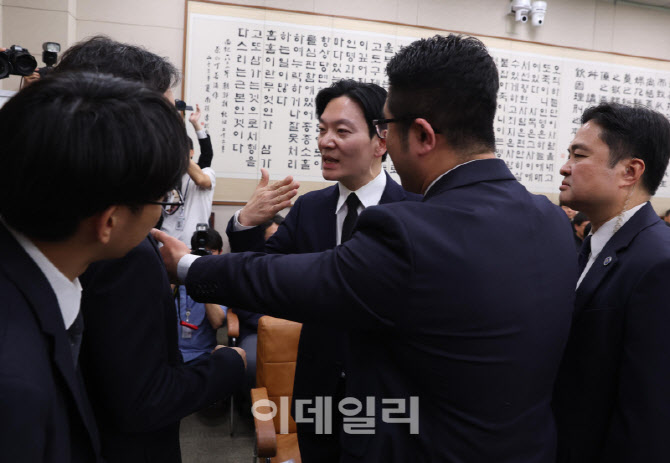 [포토]'퇴장하는 박상용 검사'