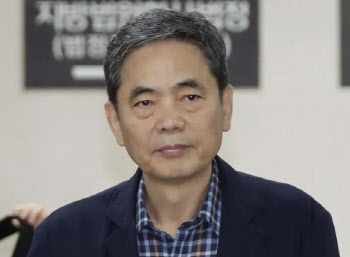 '50억 퇴직금' 곽상도 의원, 뇌물 혐의 항소심 1년 9개월 만 재개