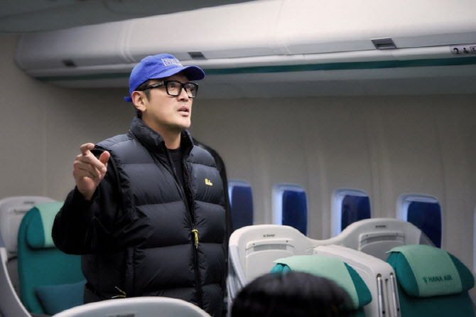 하정우, 첫 캠페인 광고 연출도 대박…공개 4일 만에 300만 조회수